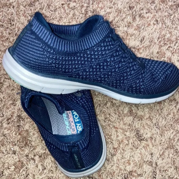 Sketchers sporty tennis shoes - Picture 8 of 8